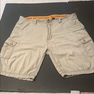 Men's Tan Cargo Shorts